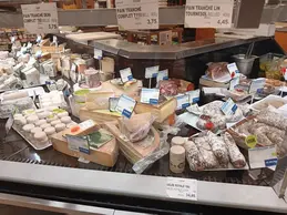 454-biocoop-au-ptit-bionheur-rive-de-gier-magasin-bio-traiteur-fromage-coupe-service-traditionnel.webp